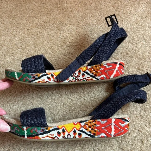 AZTEC - Strap Sandals - Size 7 - Picture 2 of 10